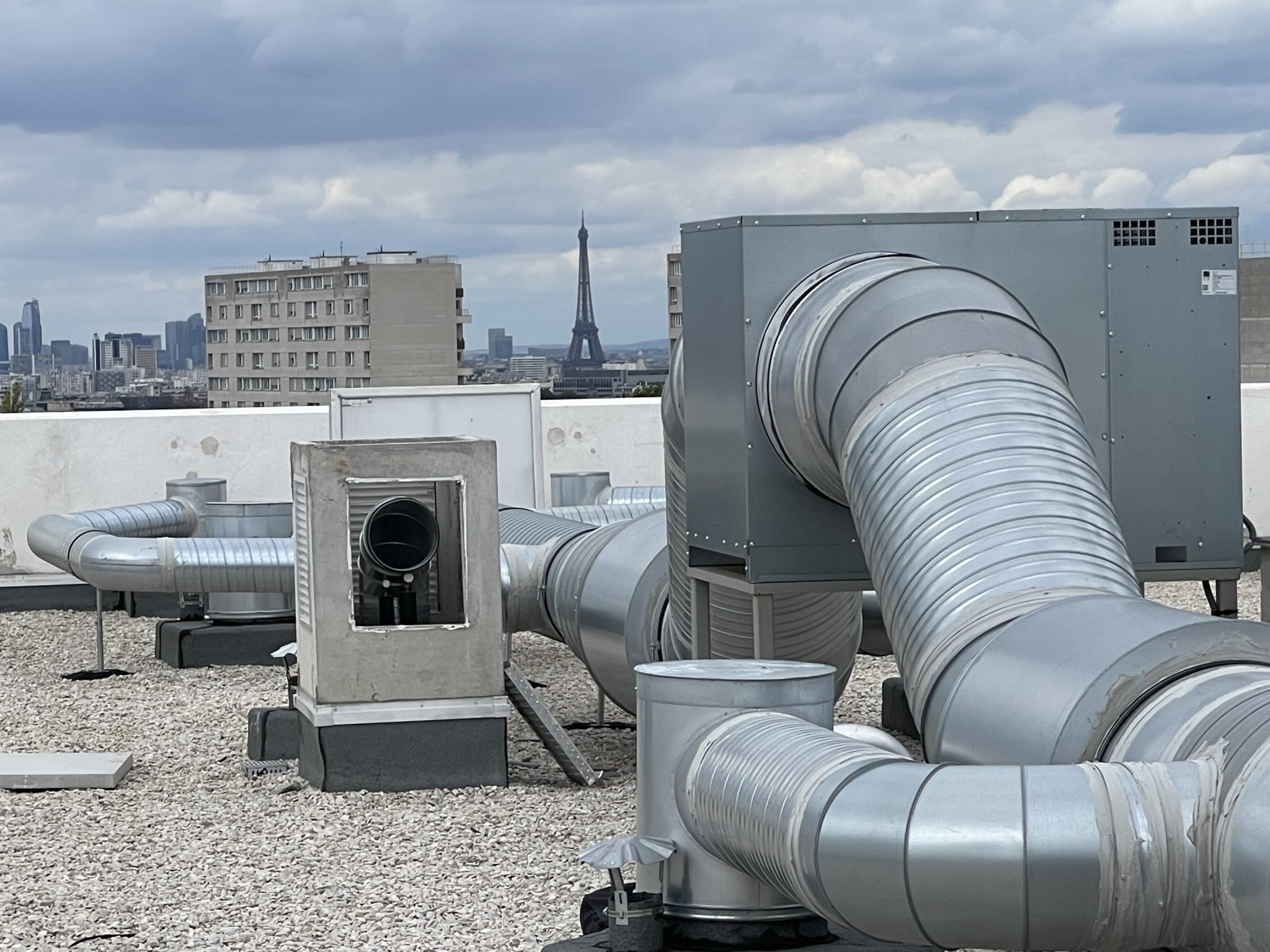 Etude de cas : Installation d&rsquo;un système de climatisation dans un centre médical en région parisienne
